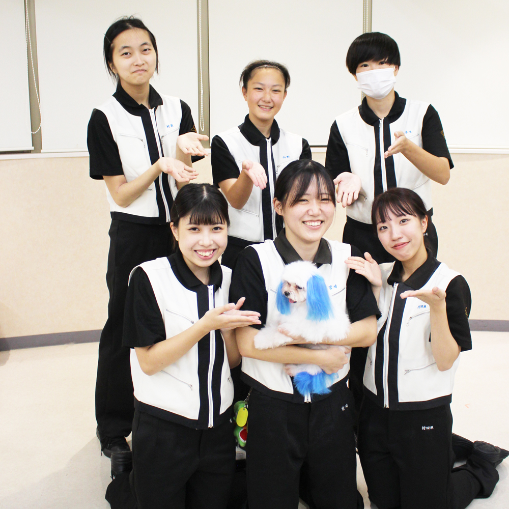 ２年生Ｄクラスのカラーリング実習♪